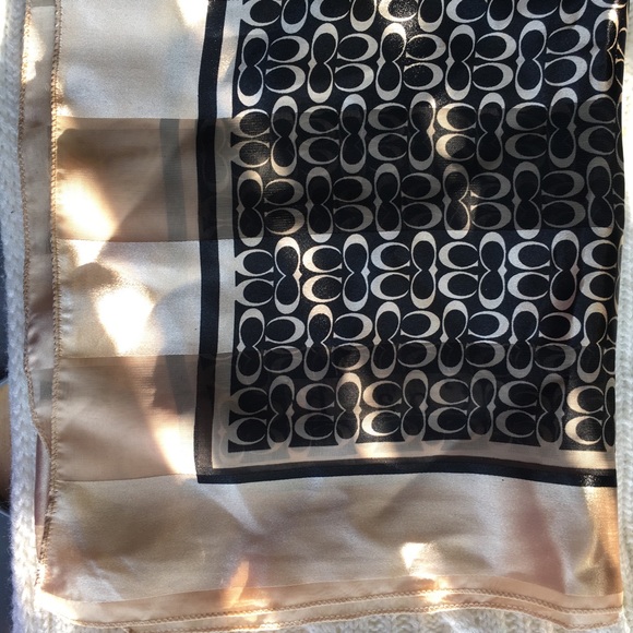Coach Scarf - Picture 5 of 6
